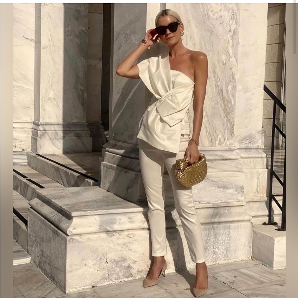 H&M bow-front top off white sz XS BNWOT hard to find blogger favorite